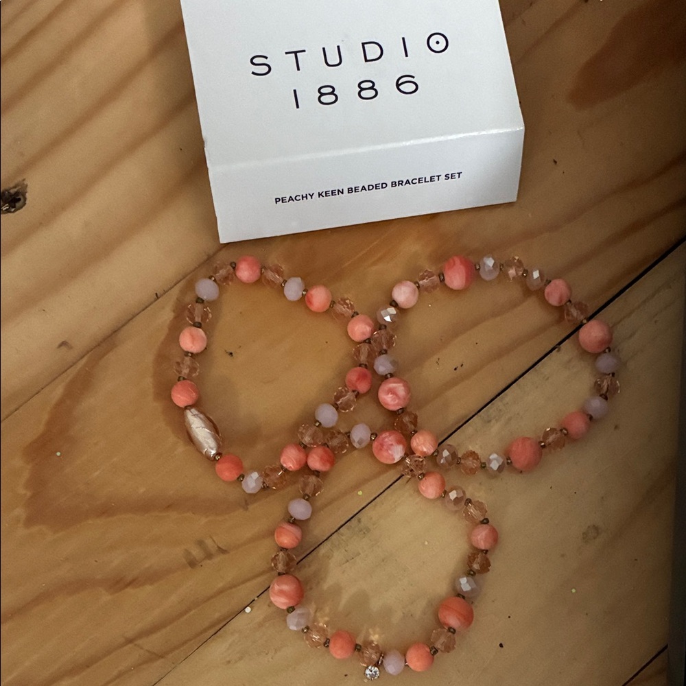 Avon Peachy Keen Beaded Bracelet Set